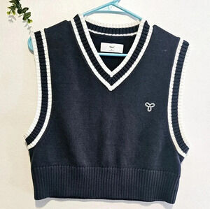 ARITZIA TNA Marcy Cropped Sweater Vest Womens Small Navy White Sleeveless V-neck